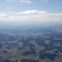 Flugwegposition um 12:06:46: Aufgenommen in der Nähe von Marktgemeinde St. Paul im Lavanttal, Österreich in 1666 Meter